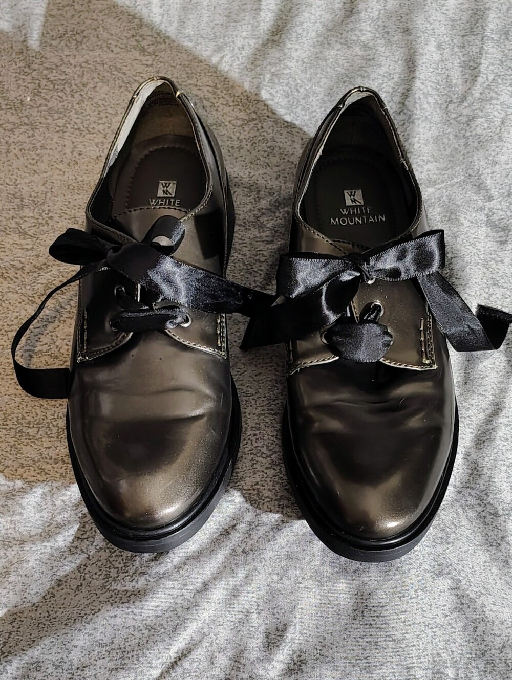 White Mountain Women’s Black/Taupe Metallic Lace-Up Oxfords